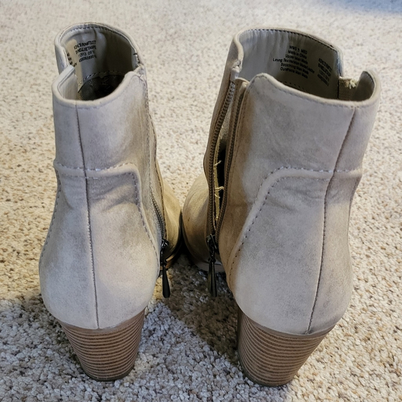 Vera Wang Taupe Ankle Boots Size 8 Simply Vera - Picture 4 of 7